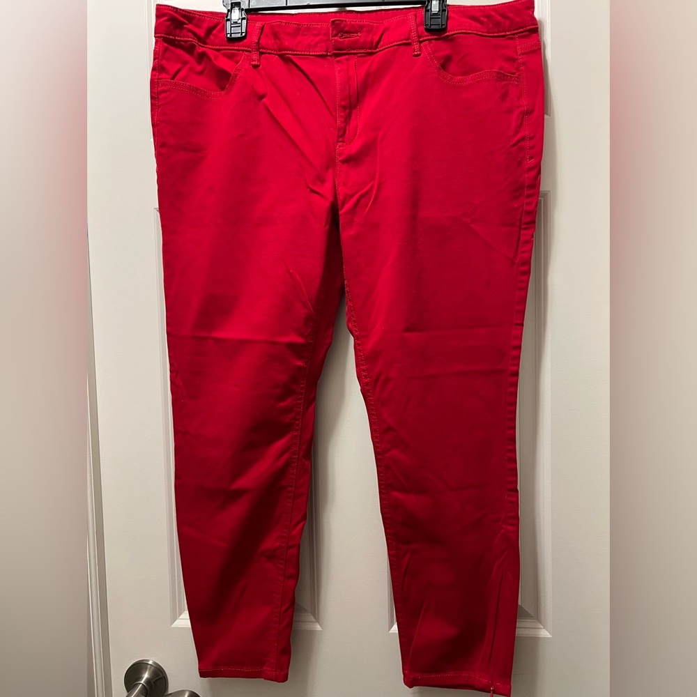 Pre-LOVED Liz Claiborne skinny jeans with ankle zippers. Size 18. GUC.